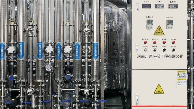 反滲透水處理裝置多少錢？那個(gè)廠家的反滲透設(shè)備好？
